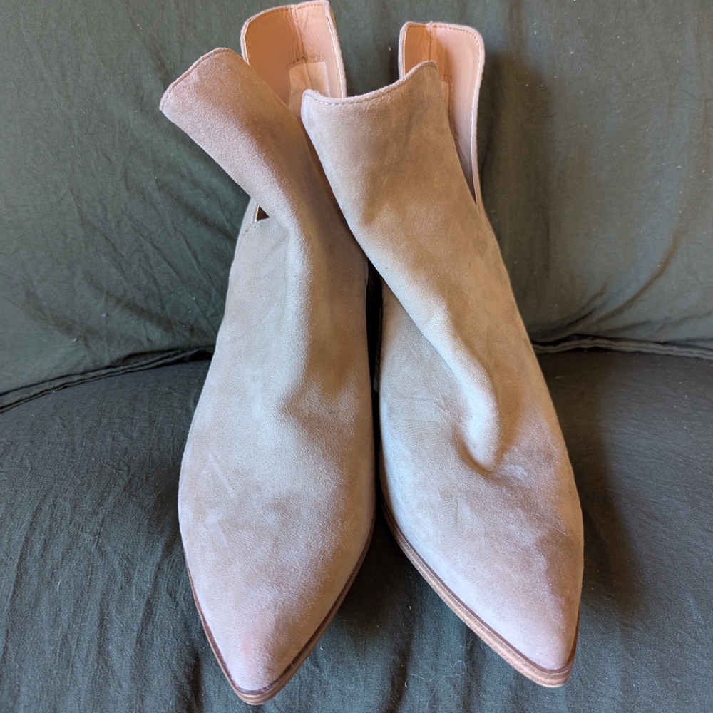 Chic Women's Tan Ankle Booties